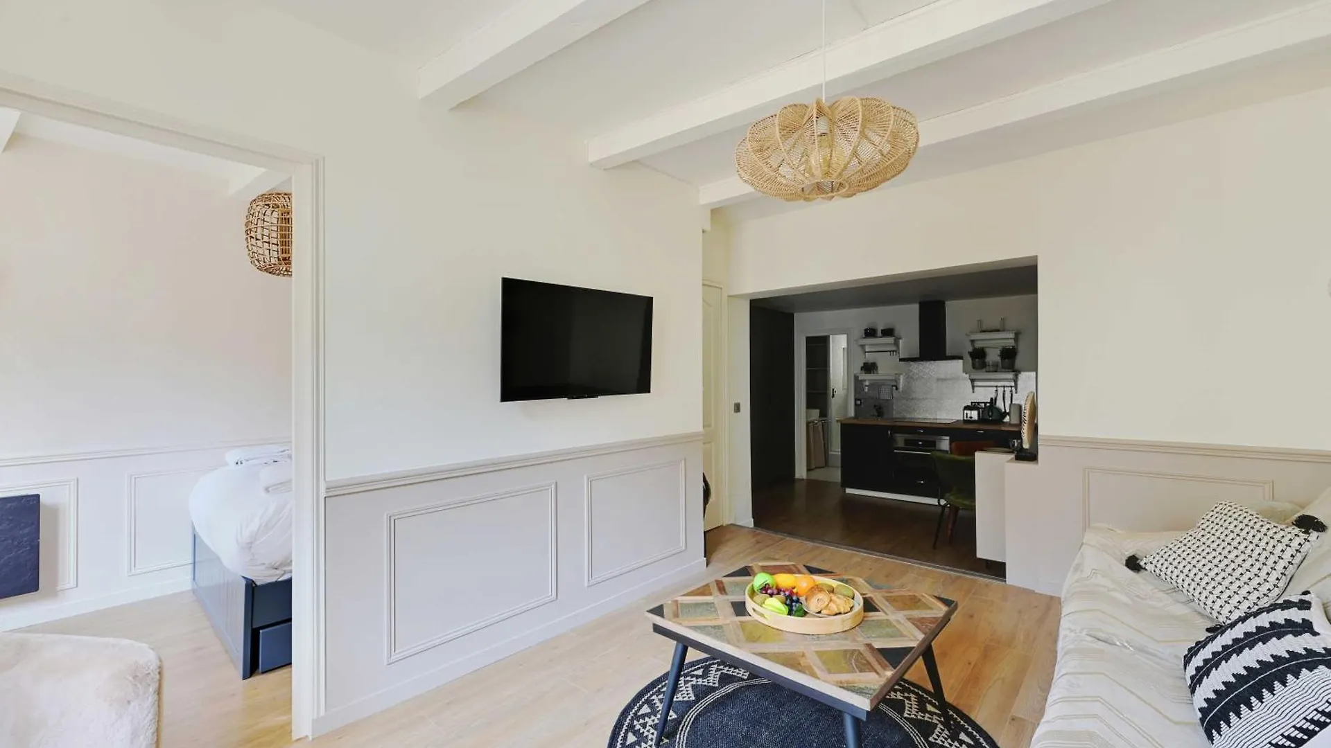 Beautiful 2br 4p Republique Temple Apartment
