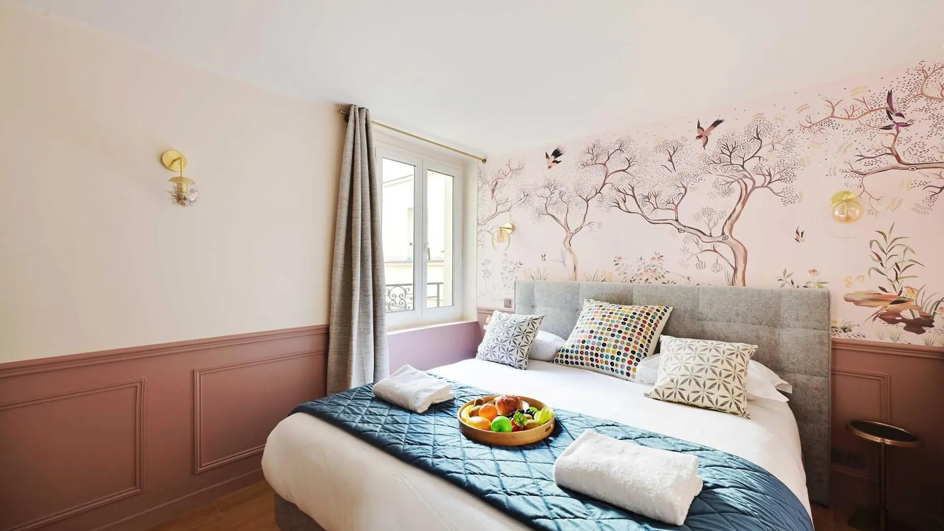 Beautiful 2br 4p Republique Temple Apartment *