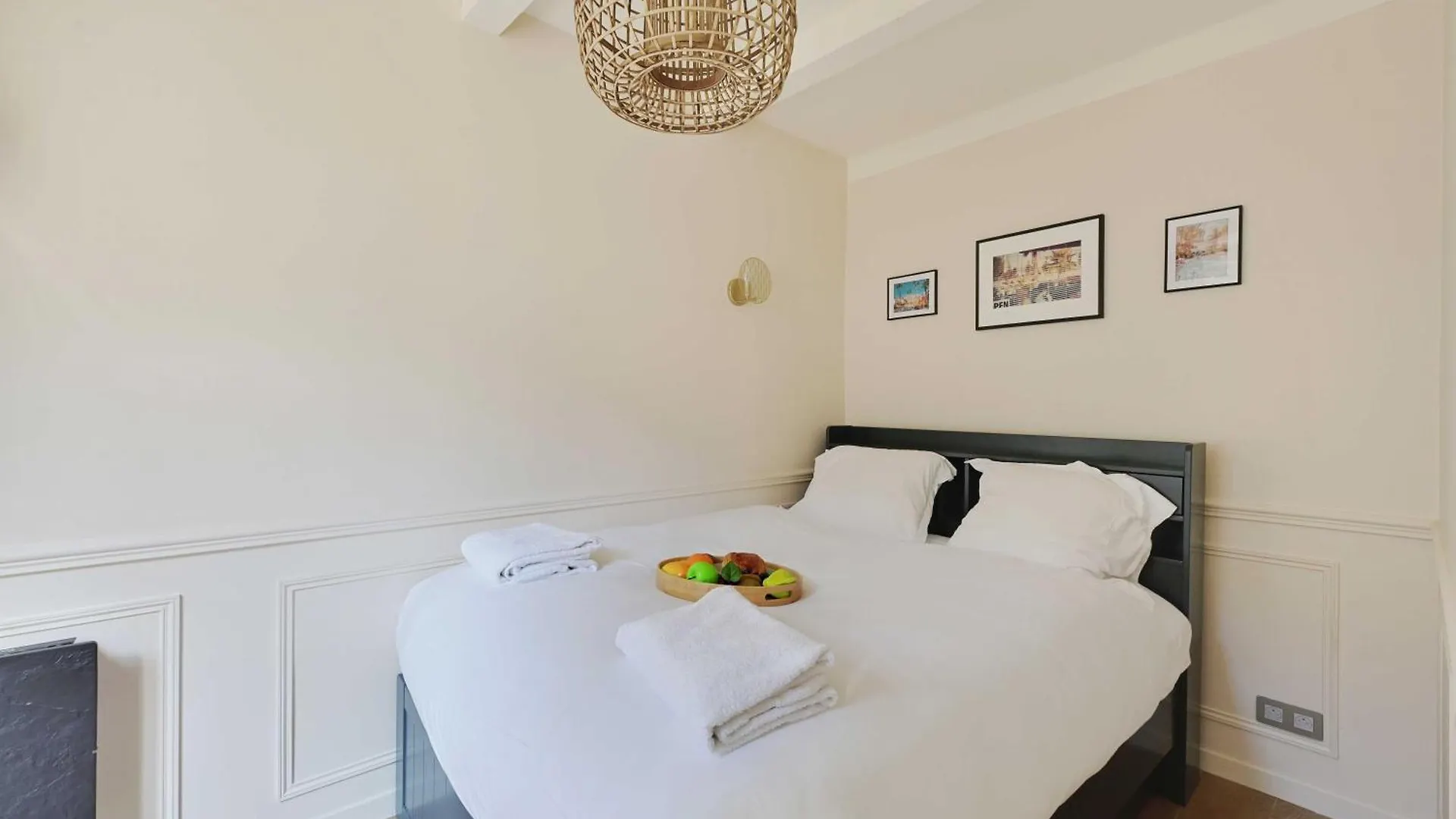 Beautiful 2br 4p Republique Temple